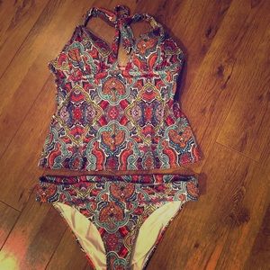 Victoria’s Secret Tankini and matching bottoms, M.